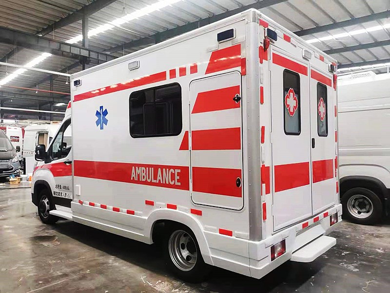 上汽大通長軸方艙救護車