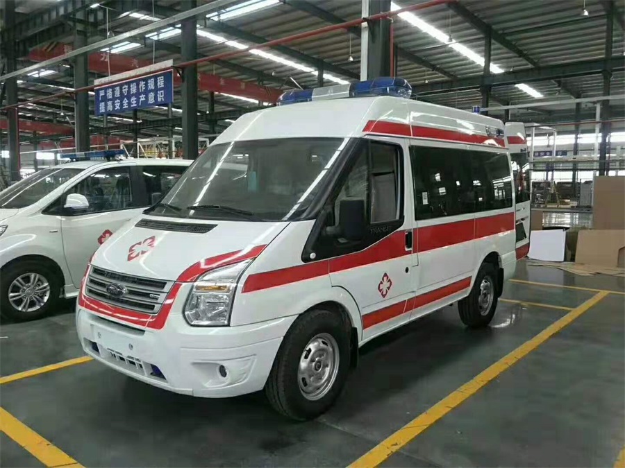 國(guó)六福特V348短軸中頂救護(hù)車