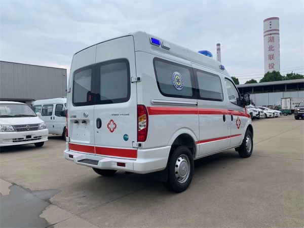 上汽大通短軸中頂救護車