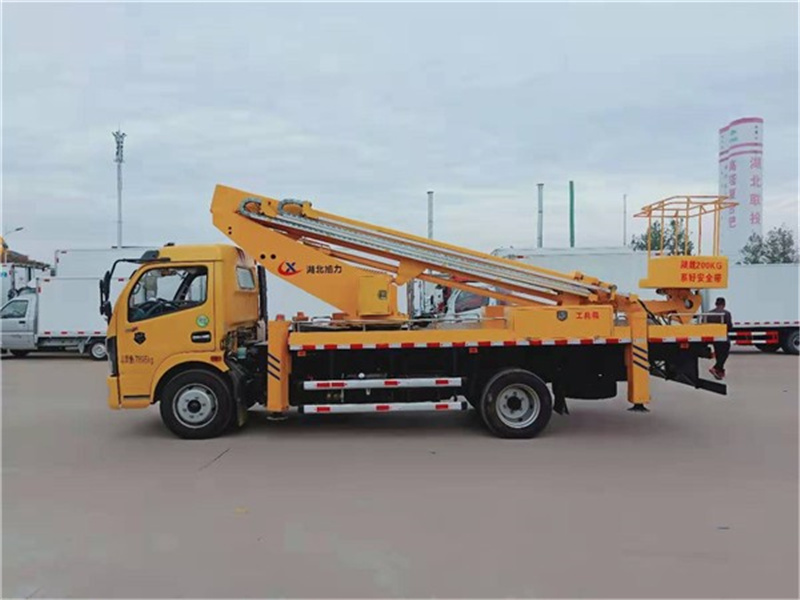 國(guó)六東風(fēng)22米高空作業(yè)車