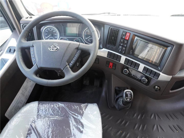 國六 柳汽乘龍高頂雙臥6.8米冷藏車