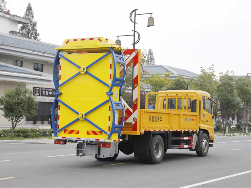 東風天錦康機210馬力防撞緩沖車（外擴型）
