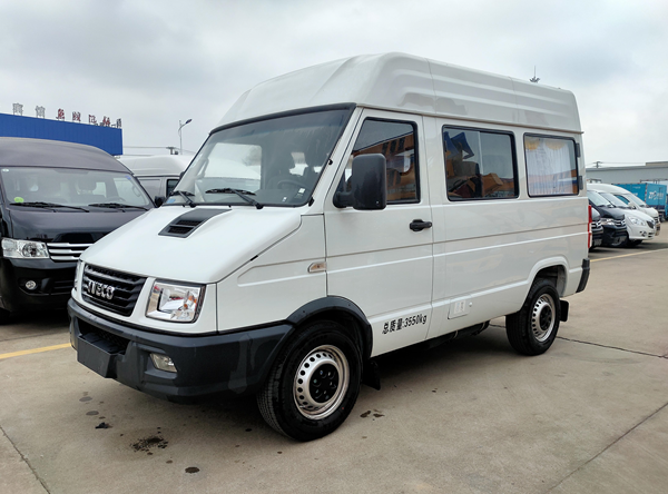 依維柯得意殯儀車(chē)